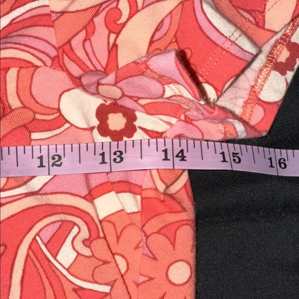 π€FREE W/PURCHASE - HOLLISTER RETRO FLORAL CROP TOP SIZE Mπ€ - Picture 5 of 7